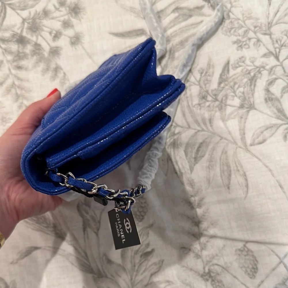 Royal blue CC style wallet on a chain - Picture 5 of 8